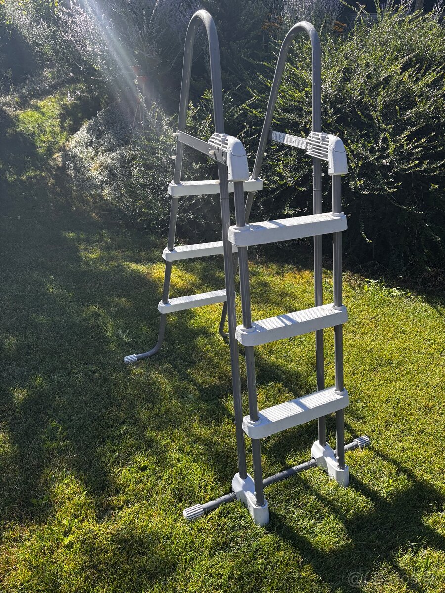 schodiky do bazéna - 2