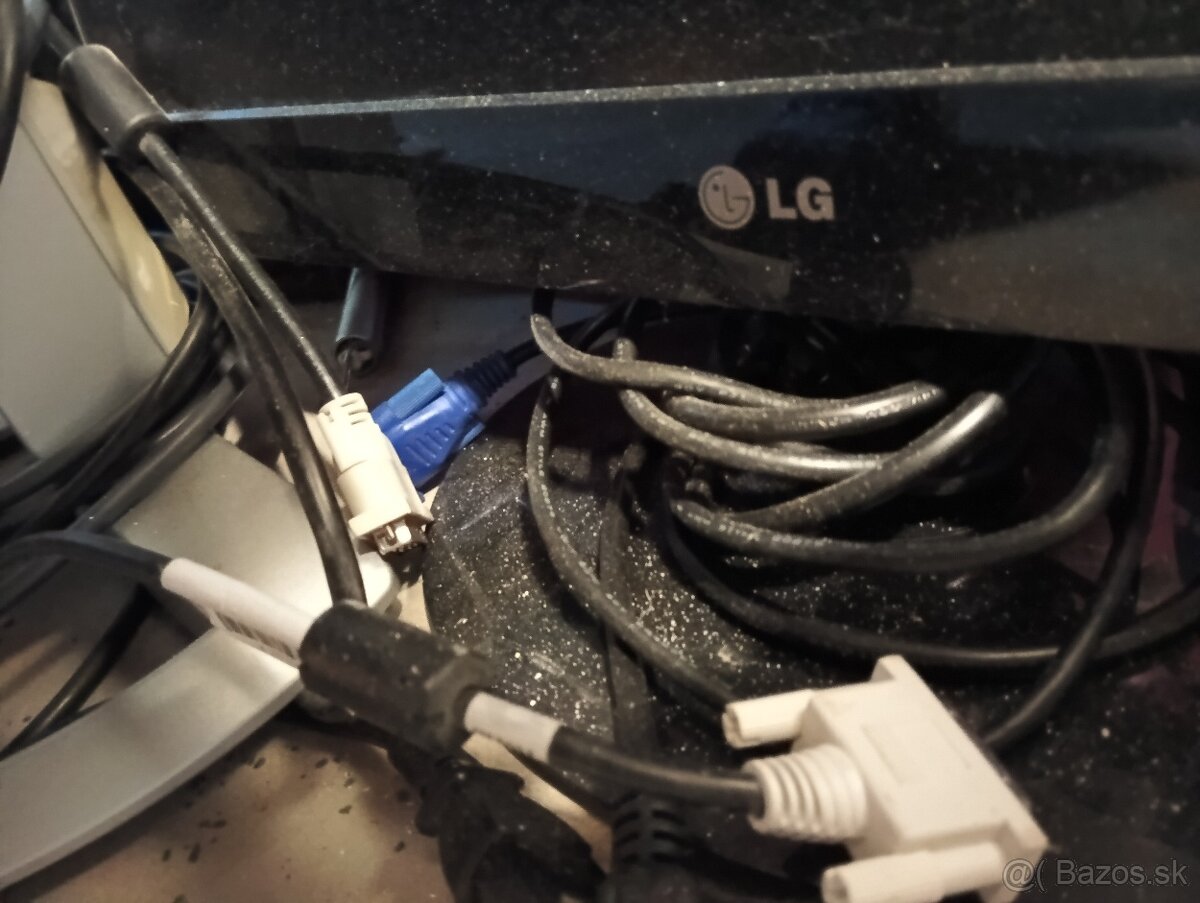 lacino............predám monitory darujem klavesnicu - 2