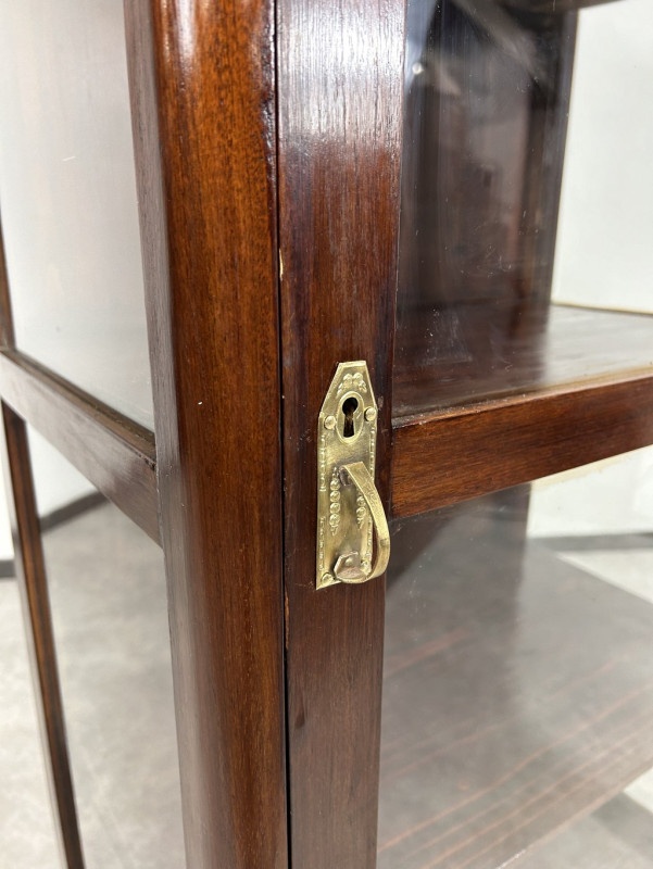 úzka art deco vitrína 62cm - 2