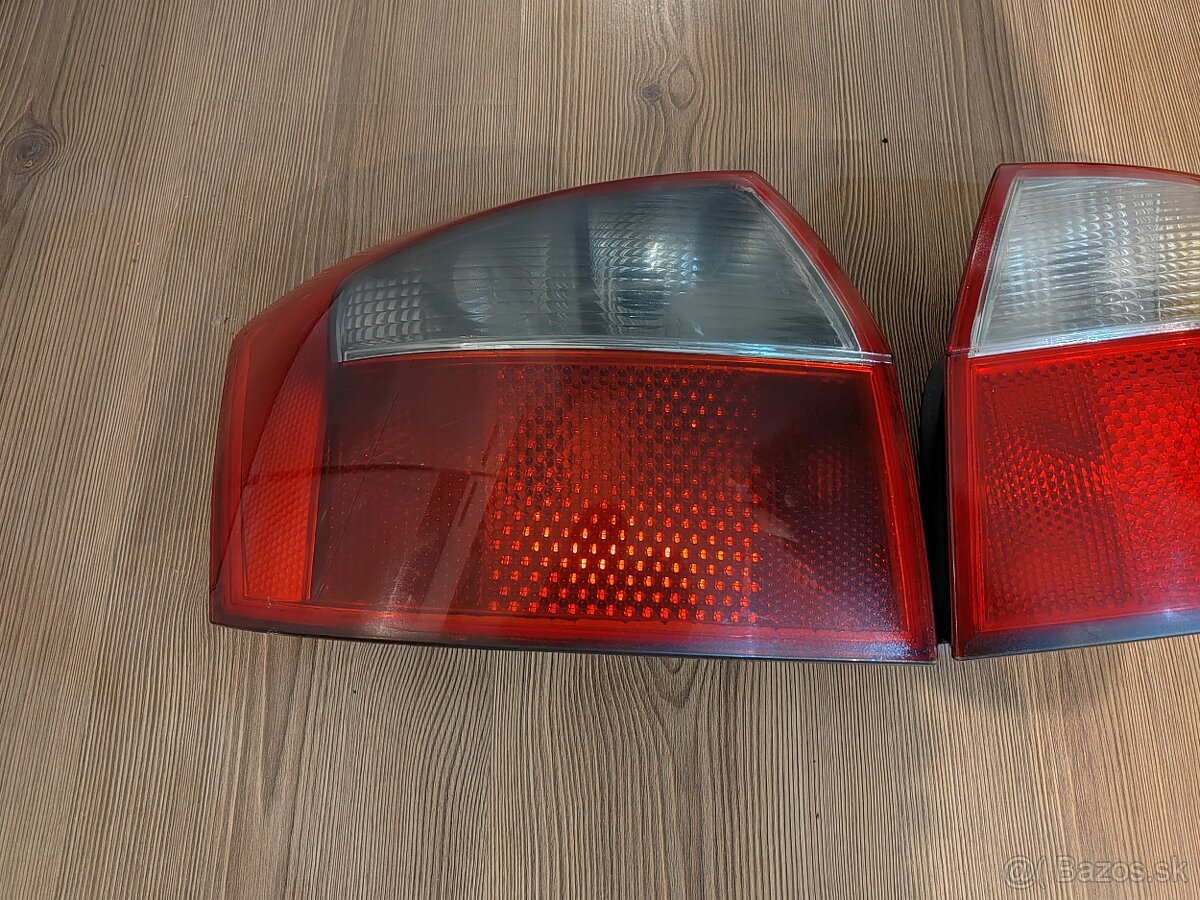 Audi A4 B6 sedan zadné svetlá - 2
