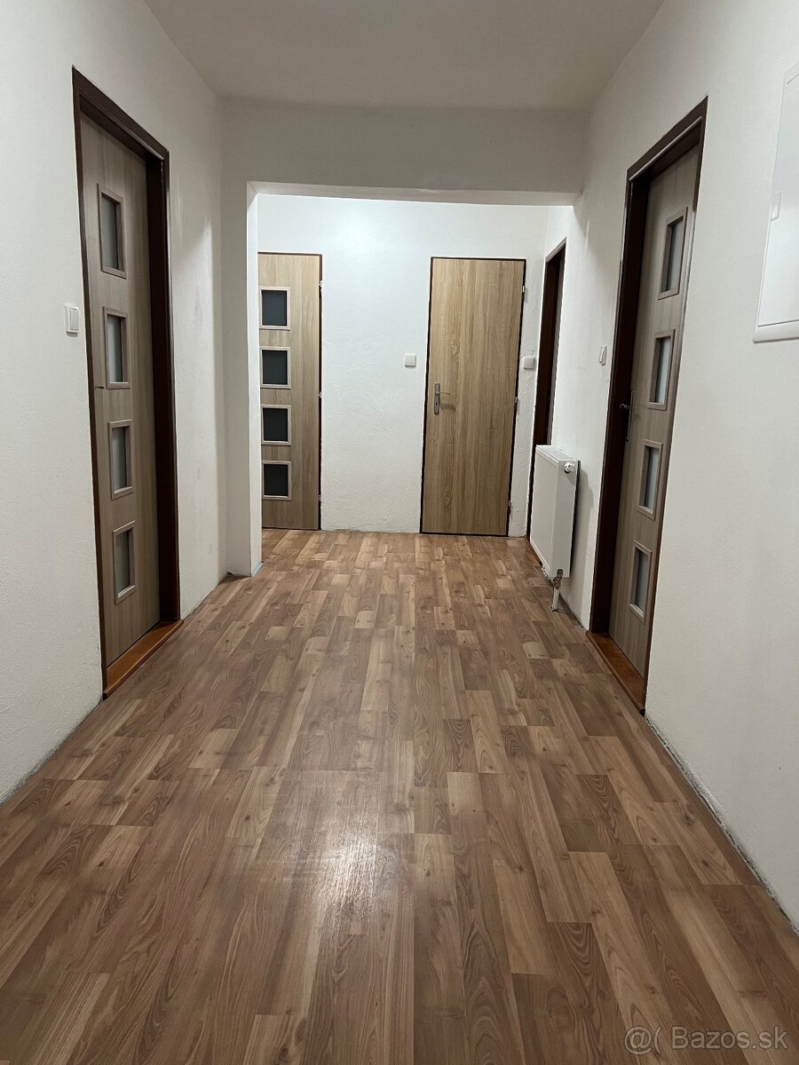 Prenájom 3.izb.bytu v Klastore p. Znievom - 2