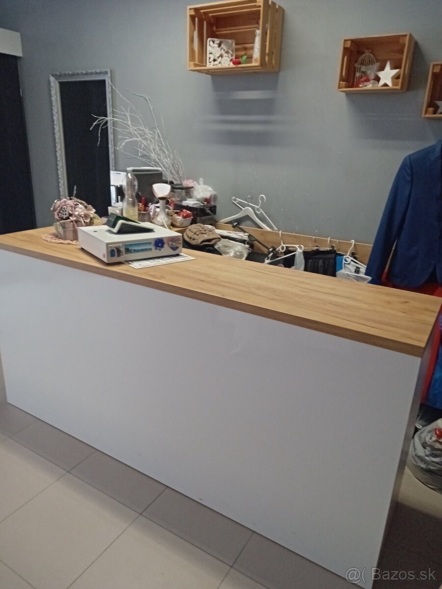 Predám veľký predajný pult. - 2