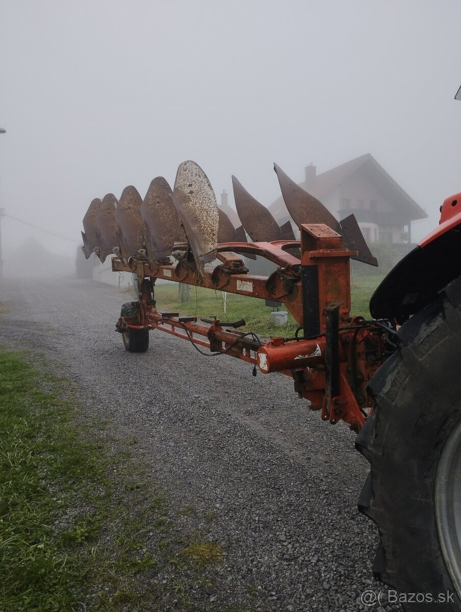 Predám otočný pluh, obracák, 5 radličný - 2