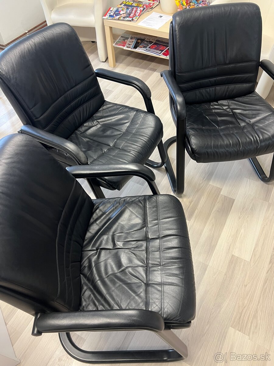 PREDÁM 2 čierne kožené sedacky - 2