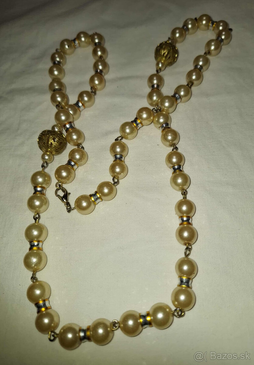 KRÁSNY NÁHRDELNÍK - 2