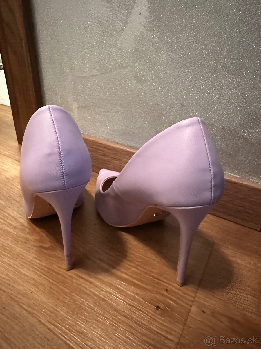 Damske fialove lodicky - 2