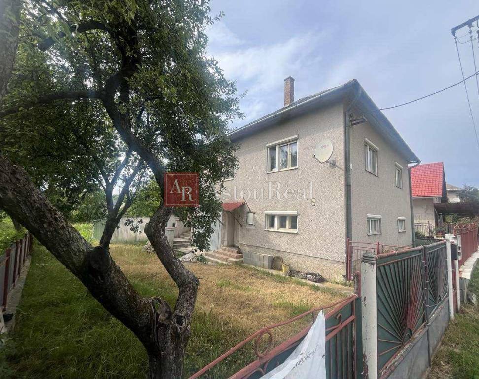 Dvojpodlažný Rodinný Dom na pozemku 786 m2 - Chyžné - 2