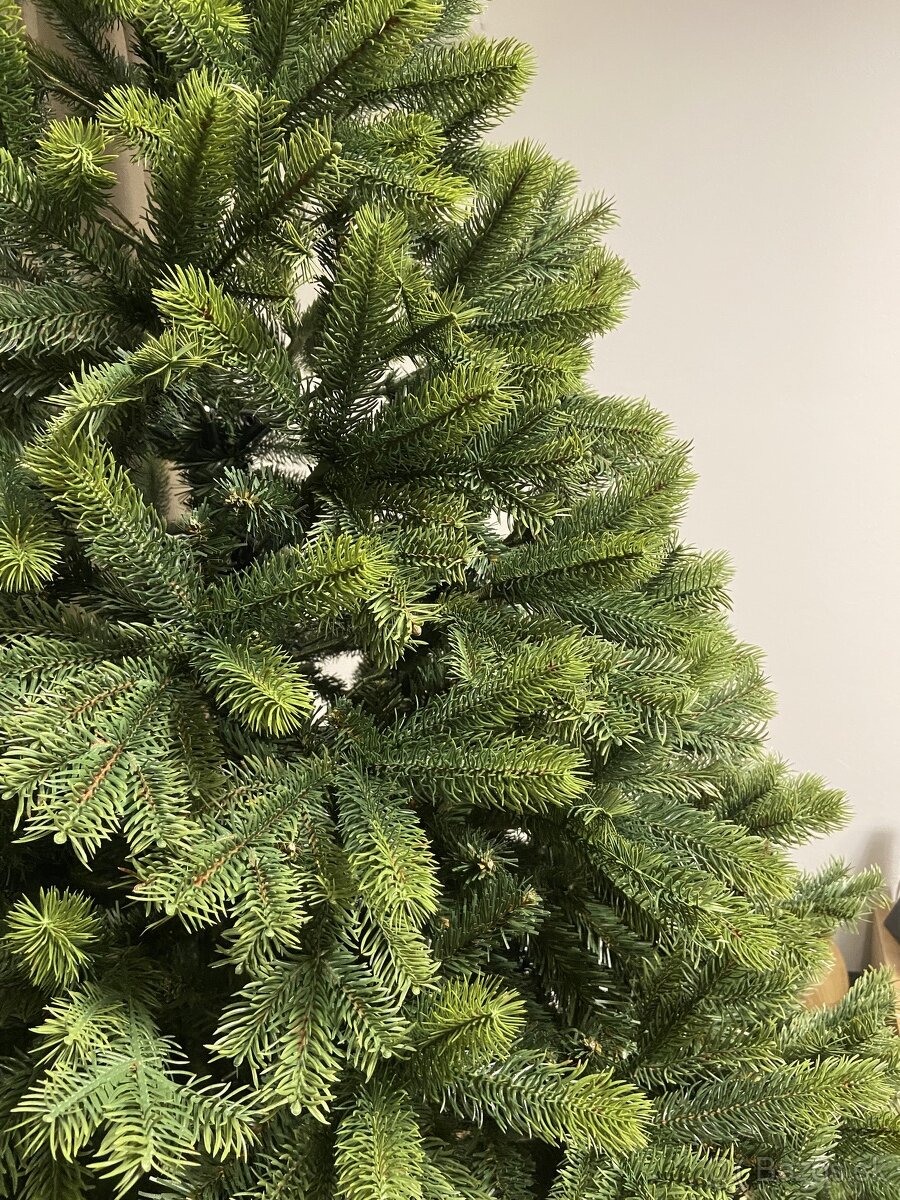 Vianočný stromček smrek 3D - 2