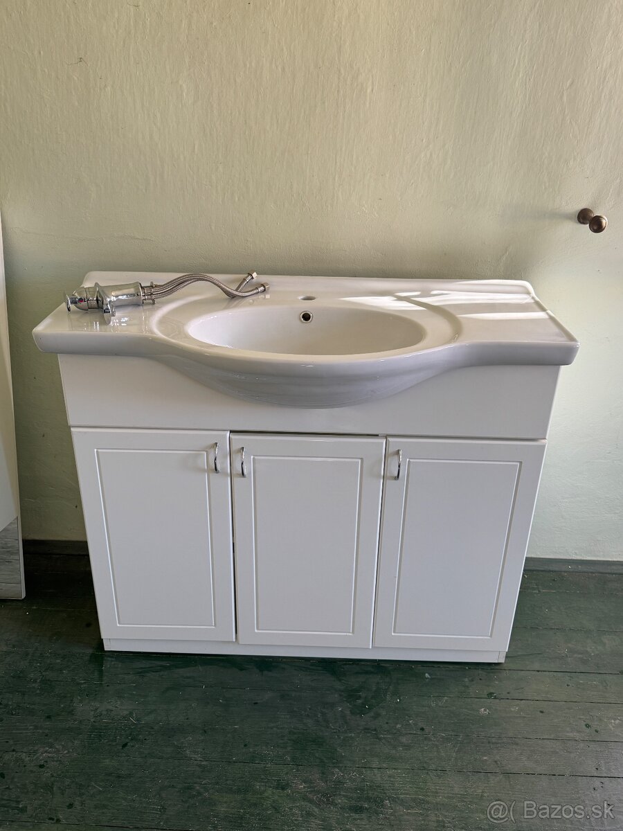 Umývadlo a zrkadlo - 2