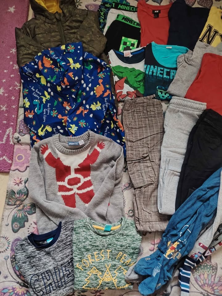 Balík oblečenia 122velkost, 24ks - 2