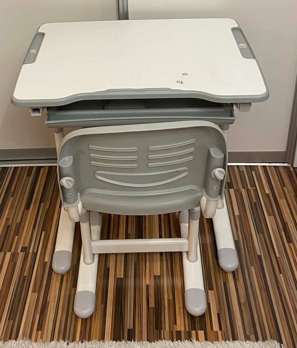 Predam rastuci stol a stolicku + stol a stolicky - 2