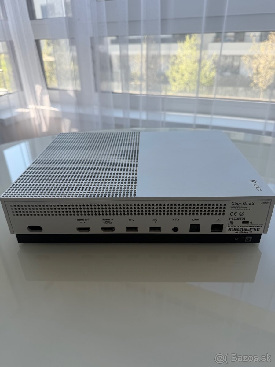Xbox One S - 2