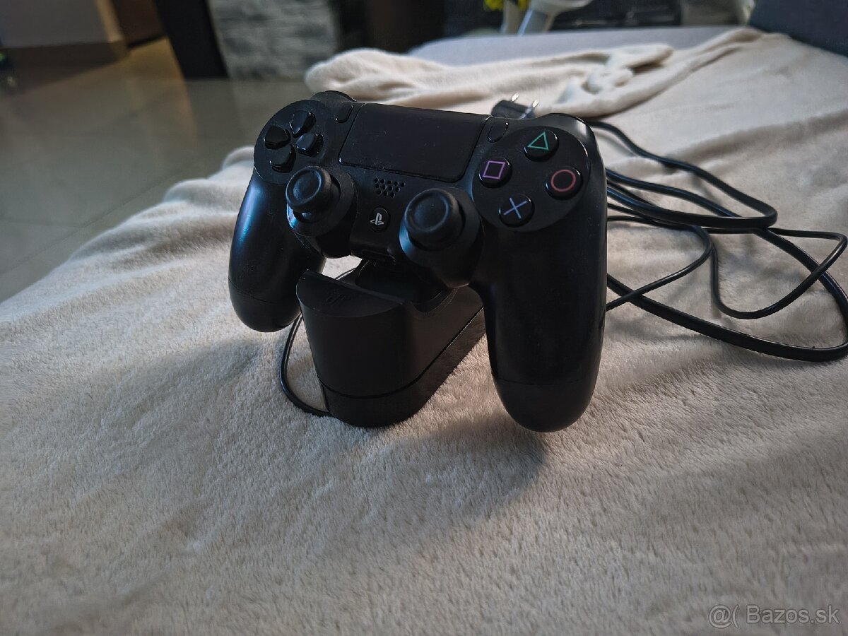 Playstation 4 - 2