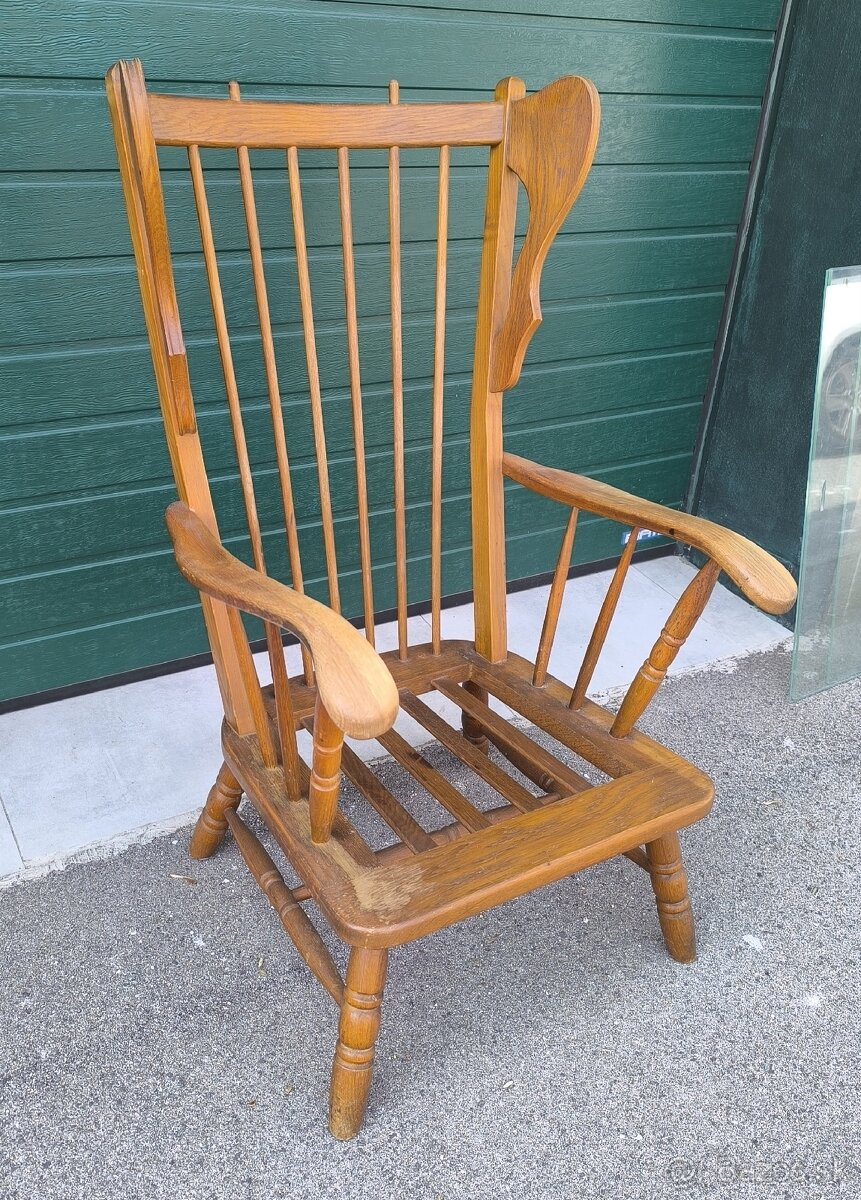 Drevene kreslo / usiak - 2