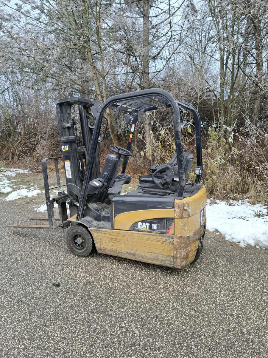 Predám VZV Caterpillar - 2