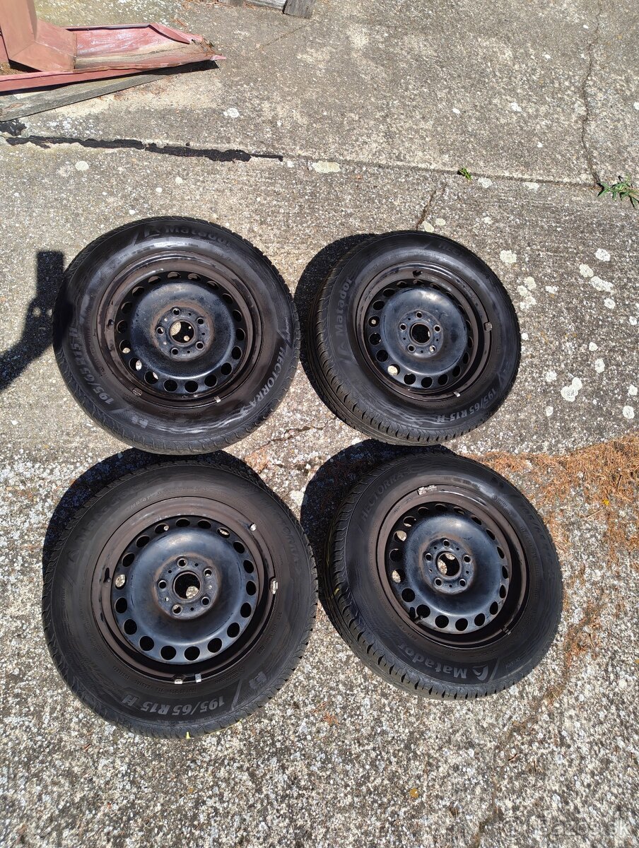 Predám letnú pneumatiky 195/65 R15 H - 2