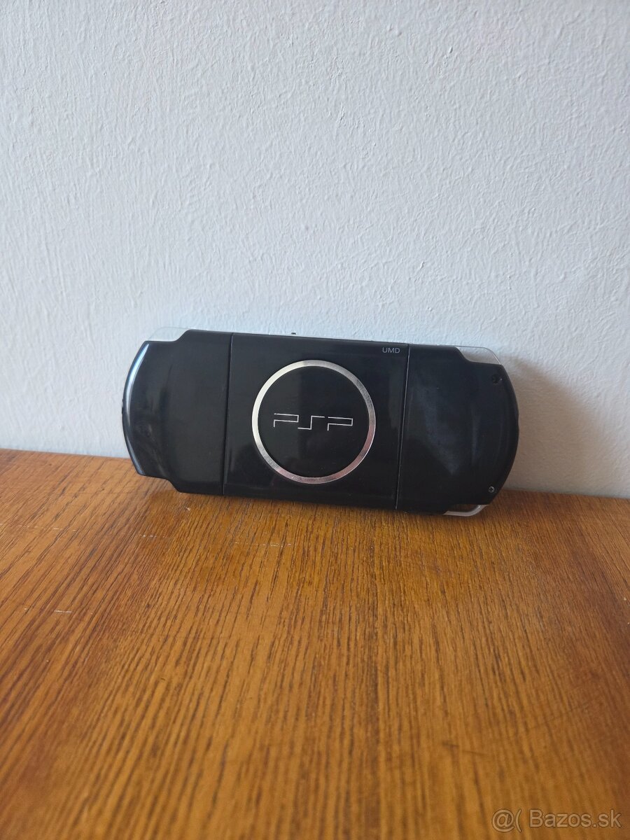 PSP 3004 + príslušenstvo + 15 hier - 2