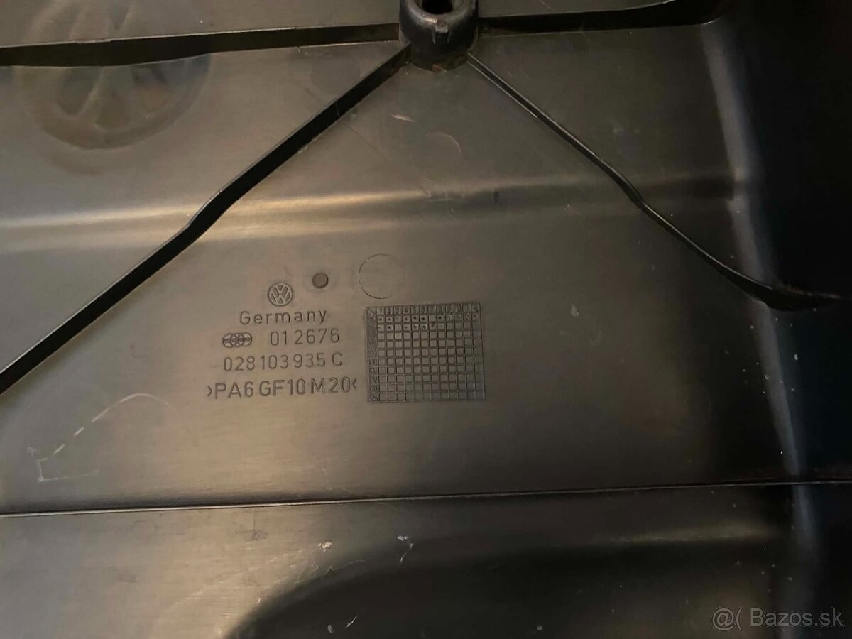 Kryt motora na VW PASSAT B4 variant - 2