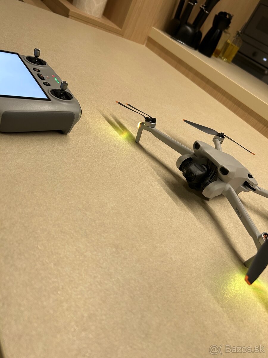 Dron dji 3 mini s RC ovládačom - 2