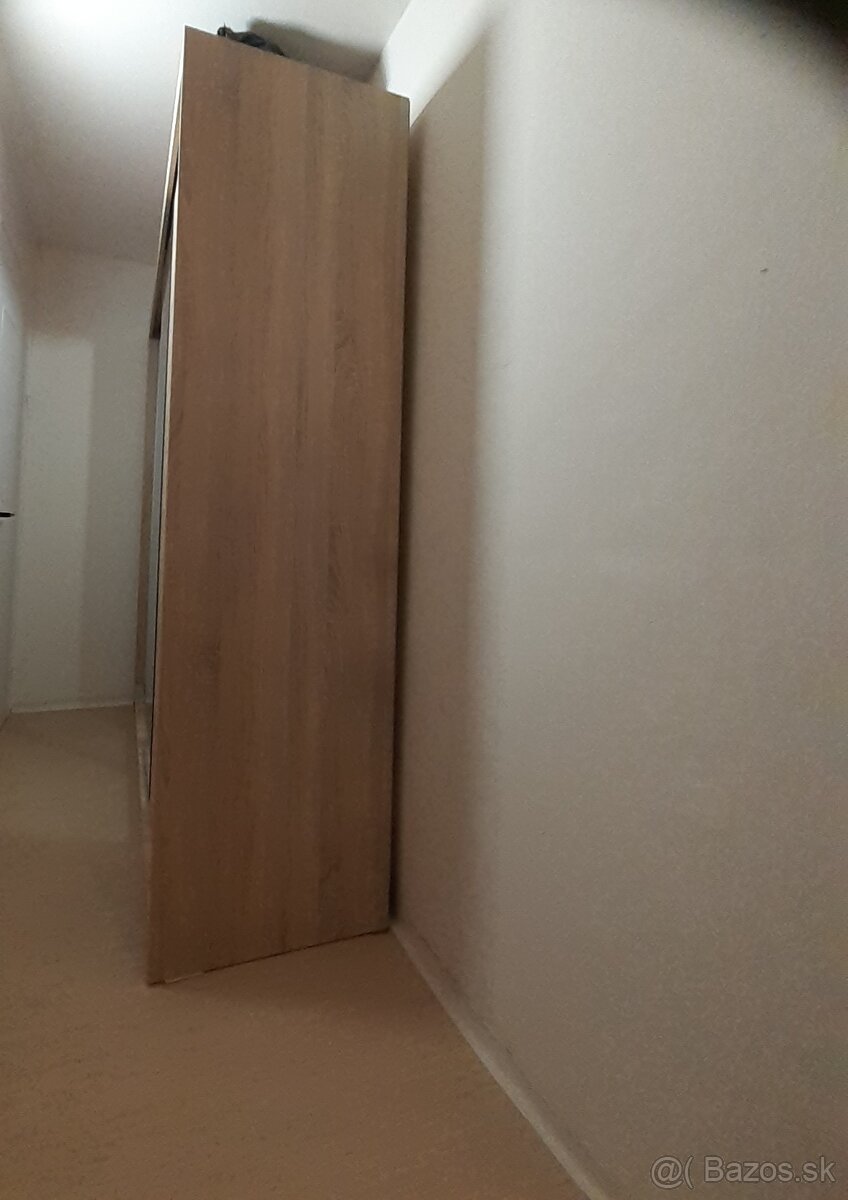 Dvojdverová šatníková skriňa s posuvnými dverami - 2