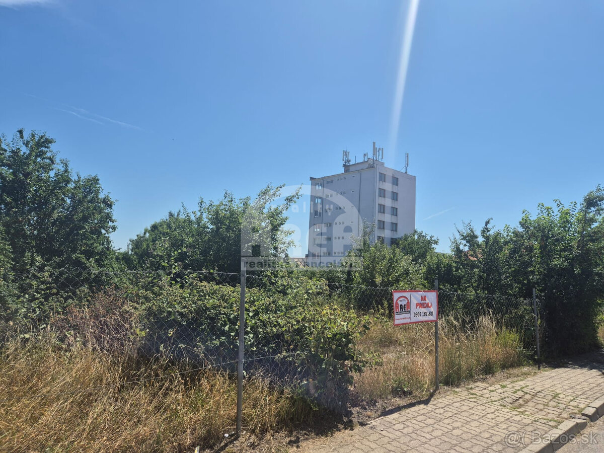 Stavebný pozemok v centre mesta Sečovce - 2