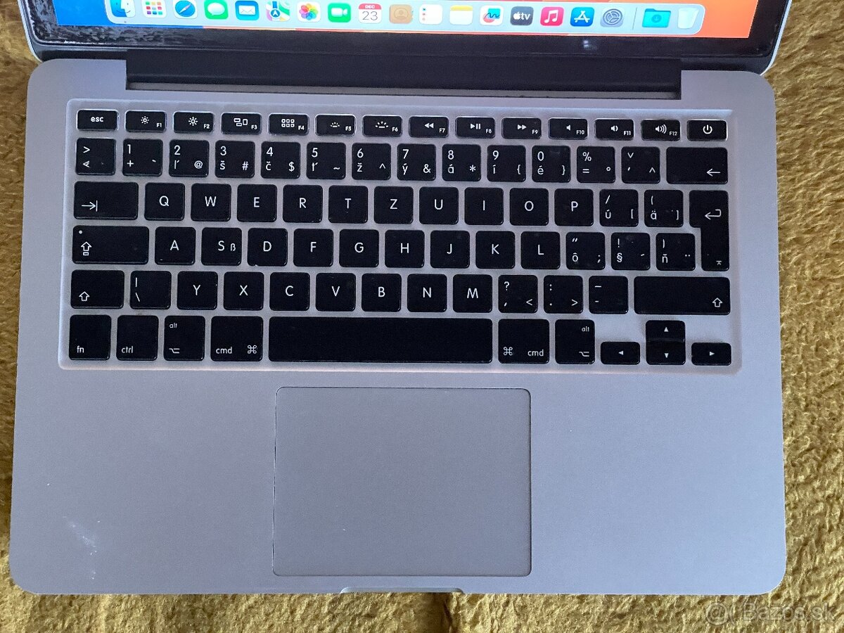 Predám veľmi zachovalý Macbook Pro s príslušenstvom - 2