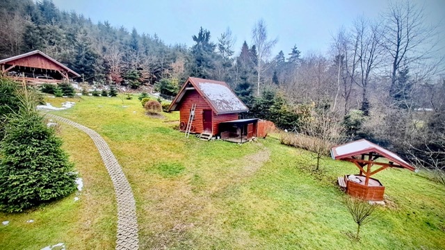 Celoročná chata v Prakovciach – veľký pozemok 1 570 m² - 2