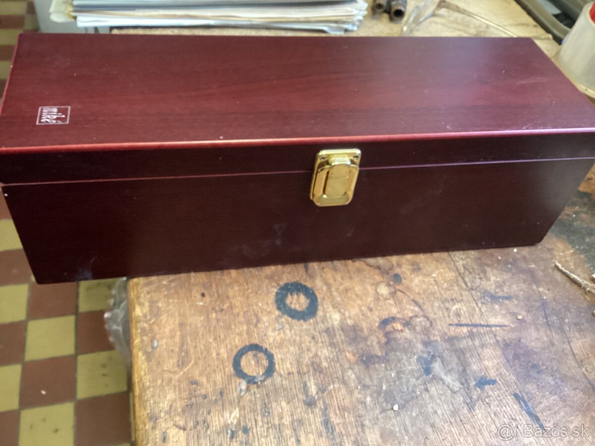 Kazeta s plným vínom - 2