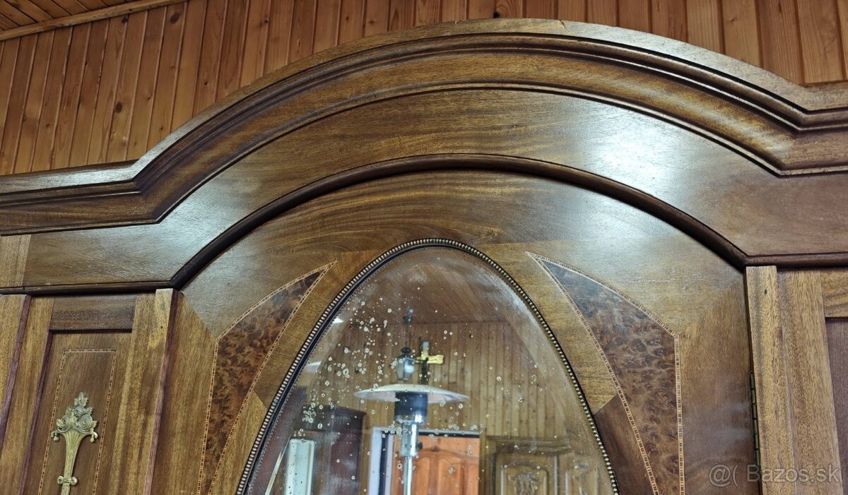 Starožitná skriňa - 2