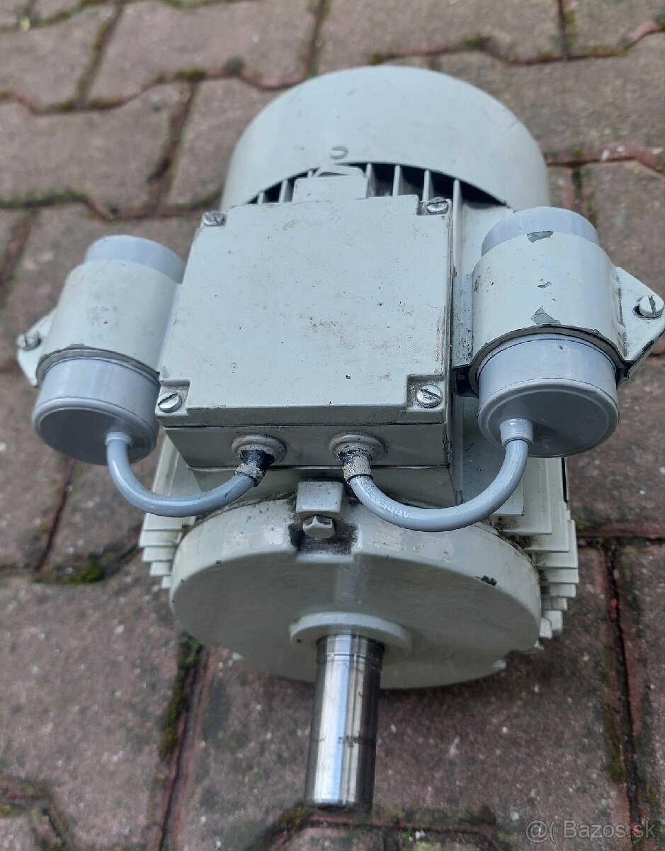 Generátor 220V 700W - 2