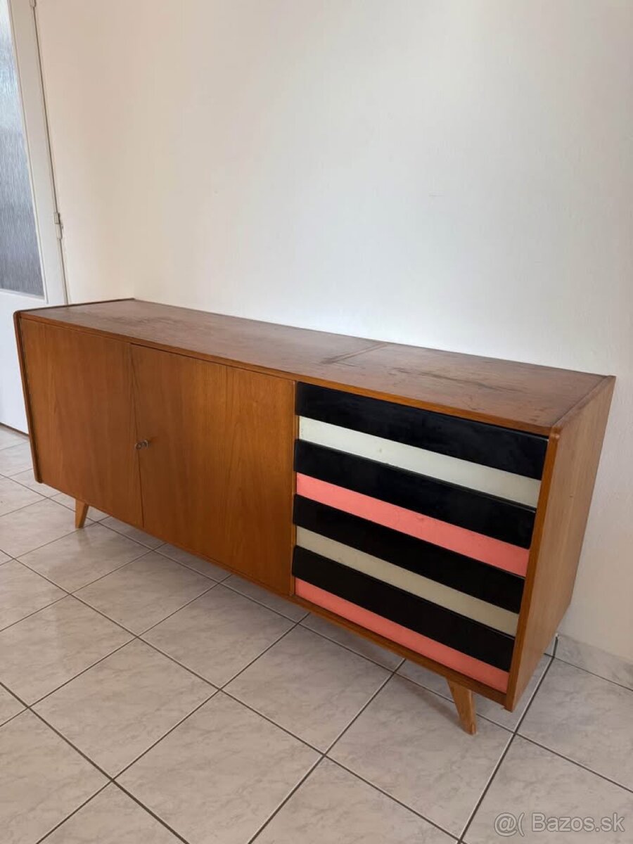 Predám dve komody 300€/ks Dizajnér: Jiroutek Jiří - 2