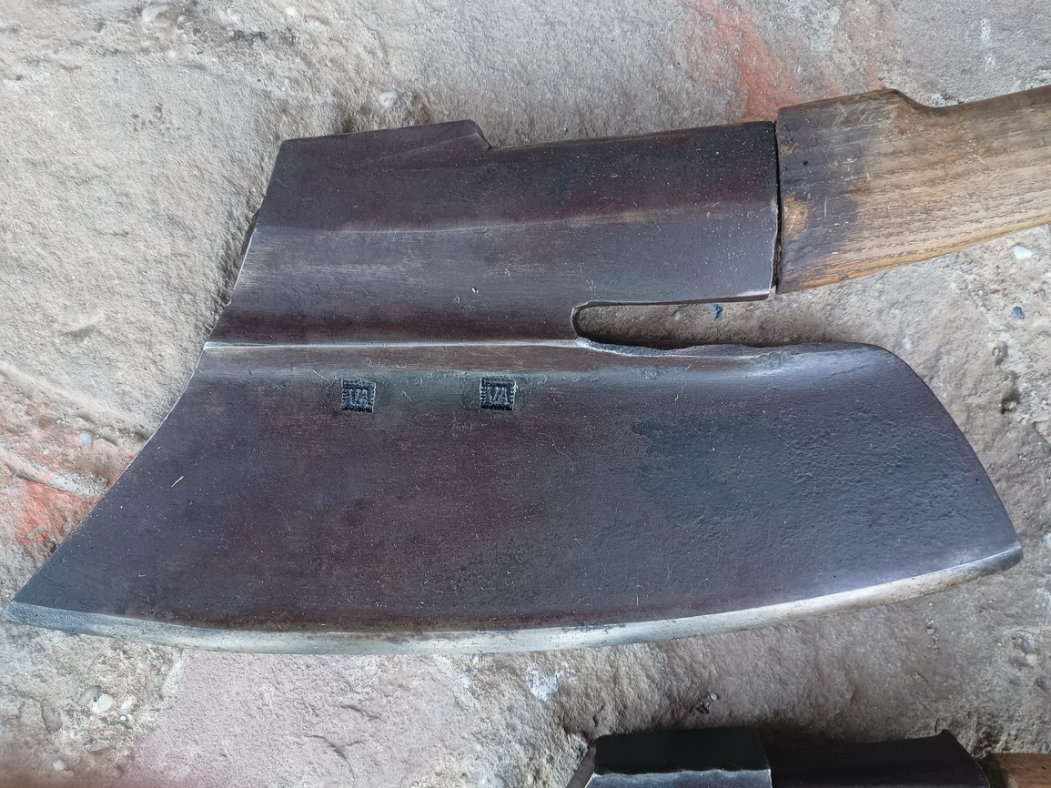 sekera,sekery,hoblík,nebožiec,staré náradie,dláto topor 000 - 2