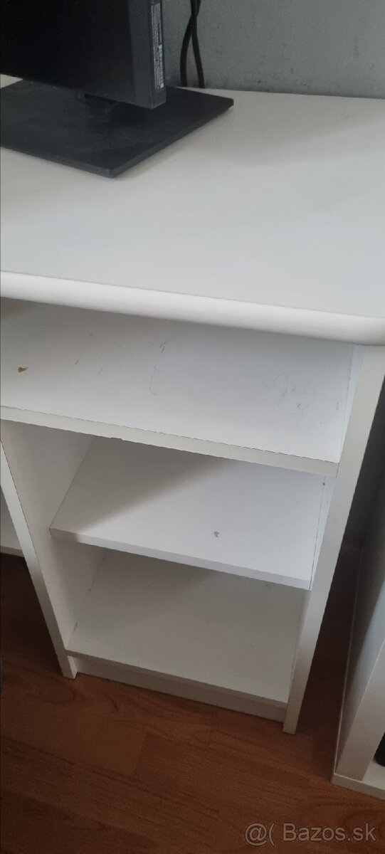 Rohový počítačový stolík - 2