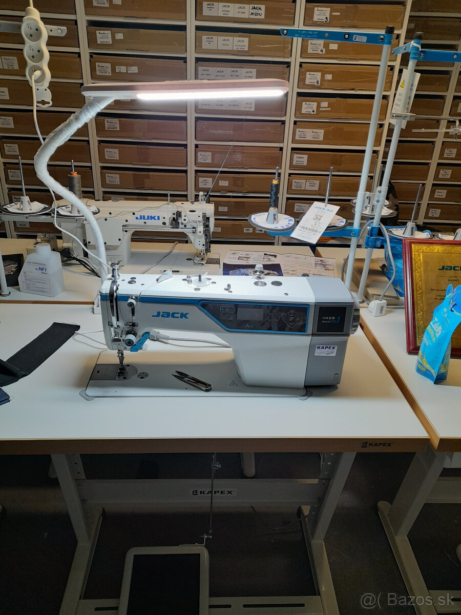 Jednoihlový šijací stroj Jack A4C zapošitie a odstrih - 2