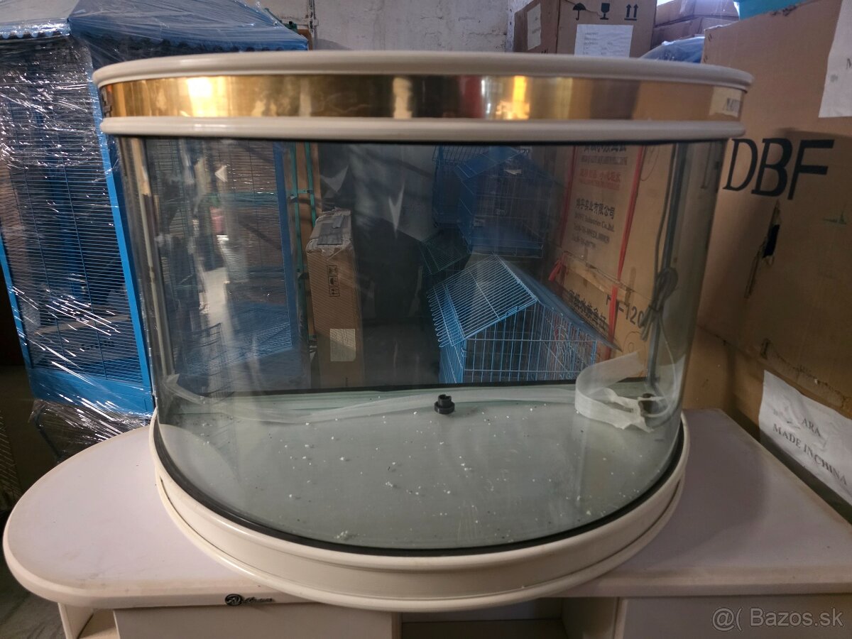 Predam akvárium 240L - 2