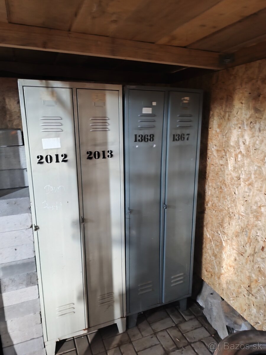 Plechová skriňa dvojdverová šatníková - 2