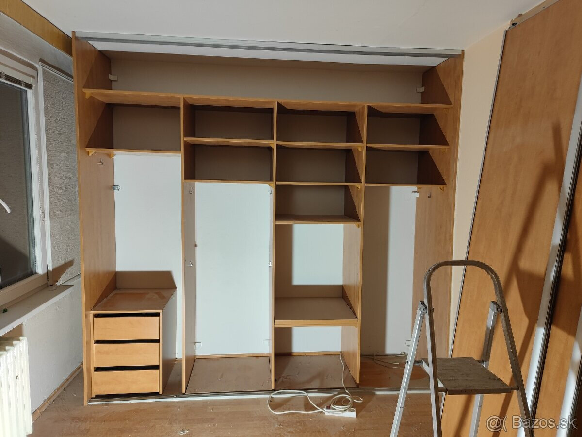 Vstavaná skriňa - 2