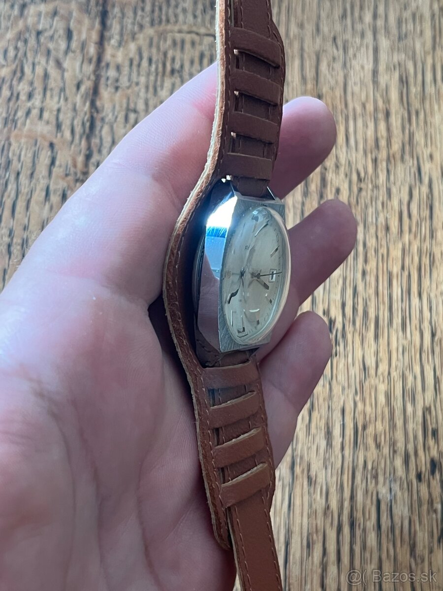 Predam mechanicke hodinky Prim - 2
