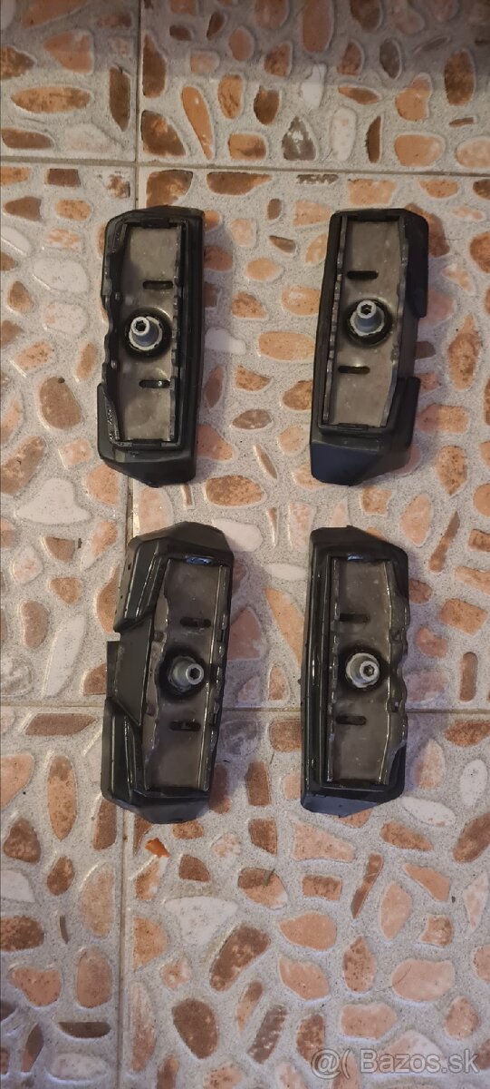 Thule Land Rover Defender stresny nosic