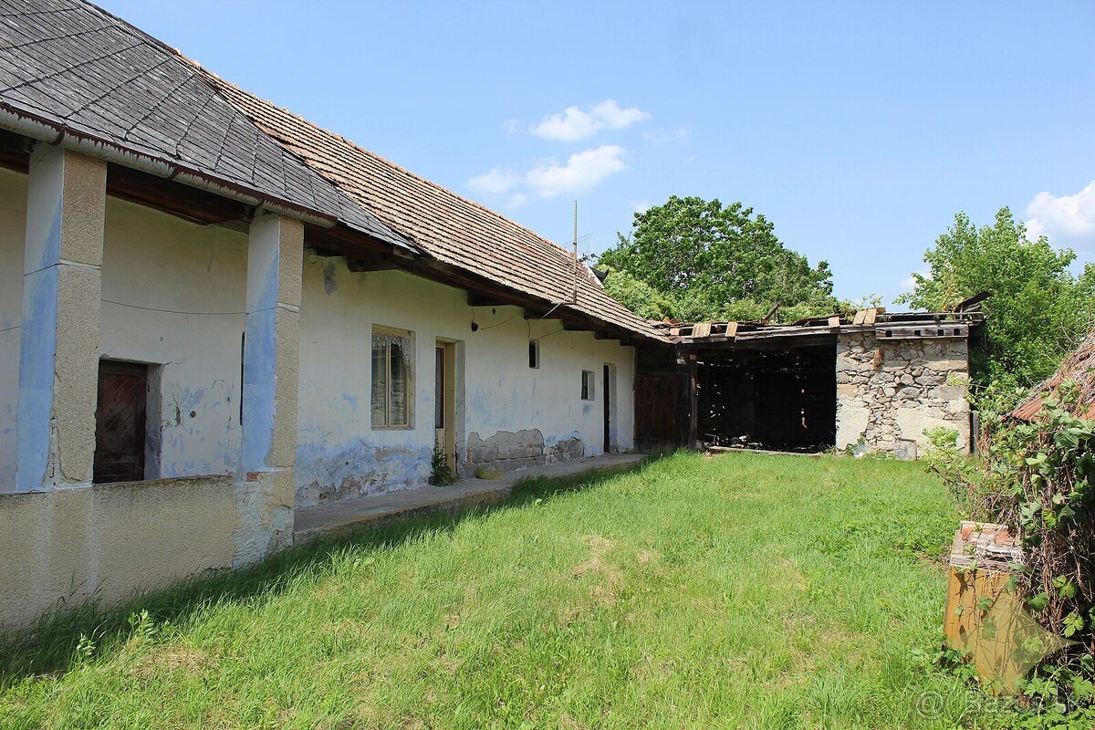 Priestranná chalupa na rekonštrukciu s vyše 30-árovým pozemk - 2