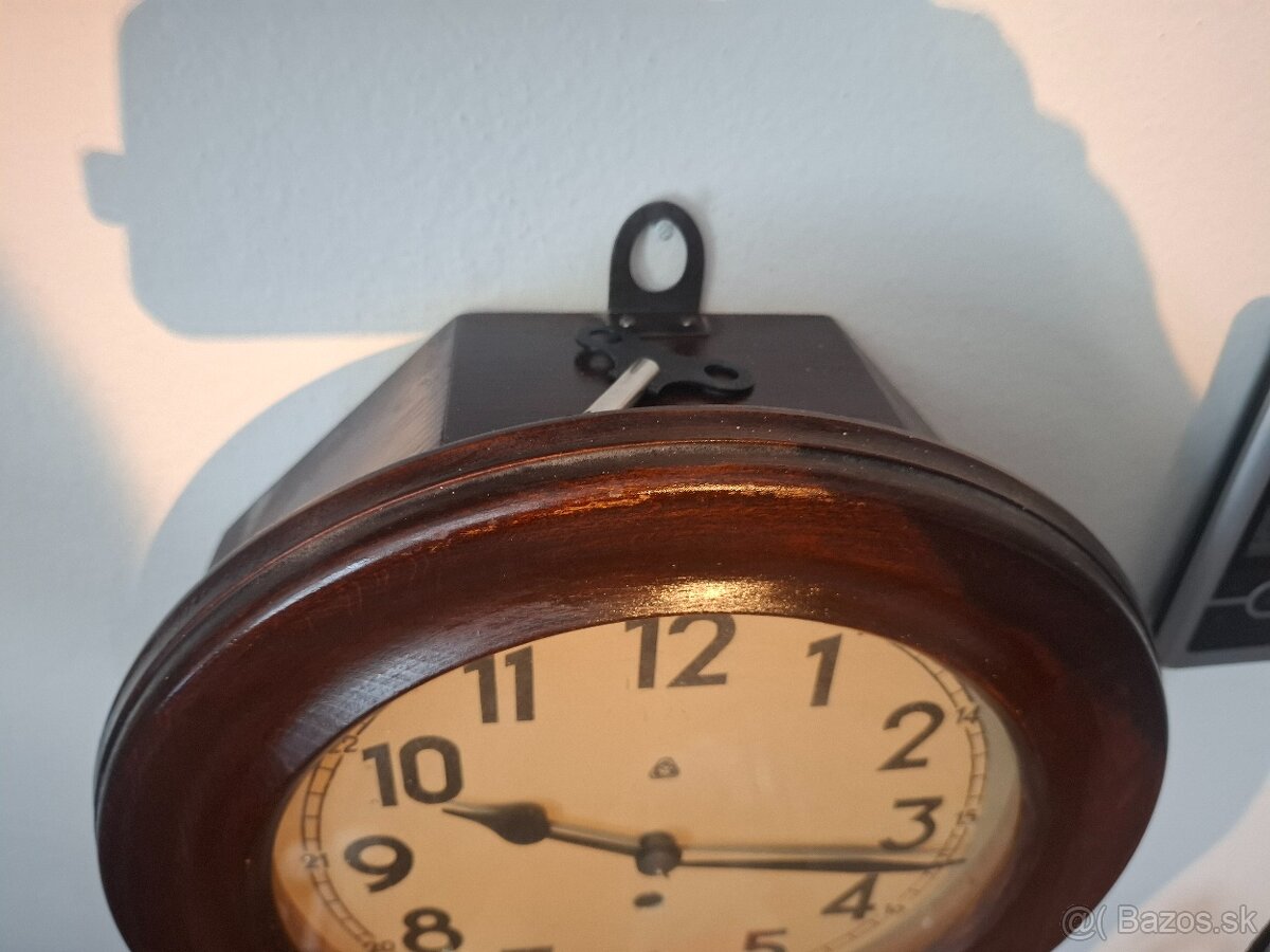 Predám funkčné starožitné ,,školské,, hodiny Wilhelm Hoffman - 2