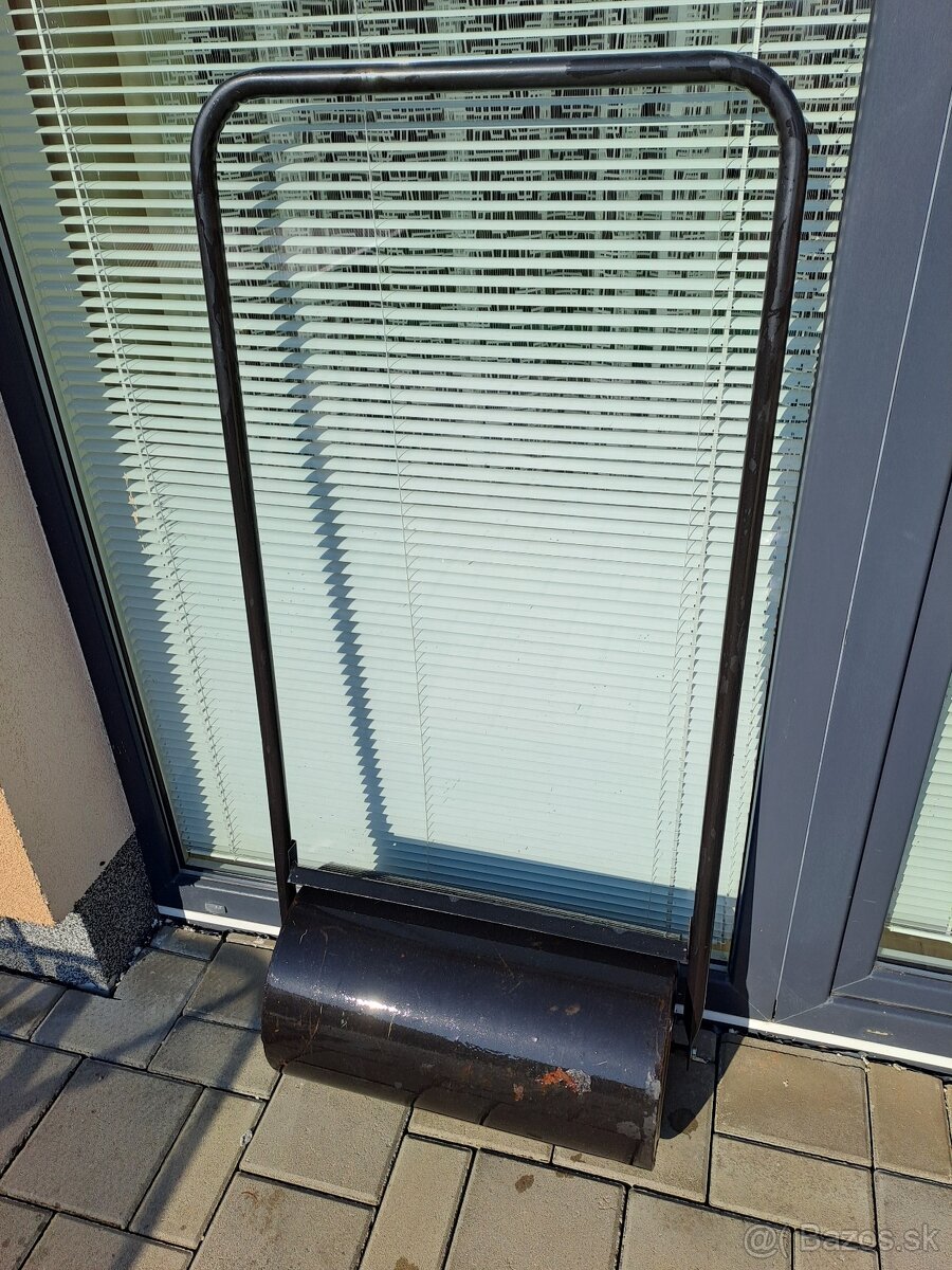 Zahradny valec na travnik - 2