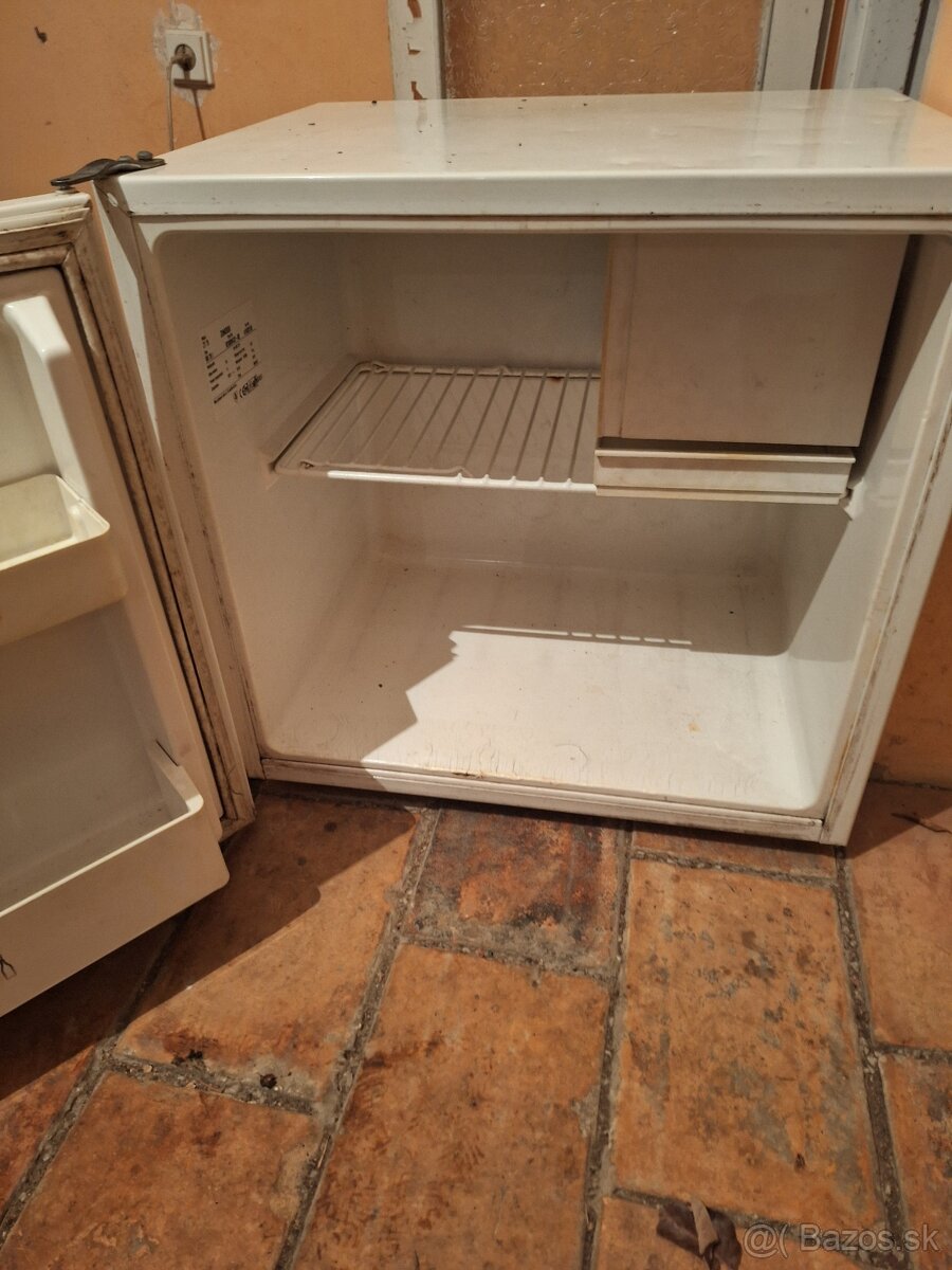 Predám malú chladničku - 2