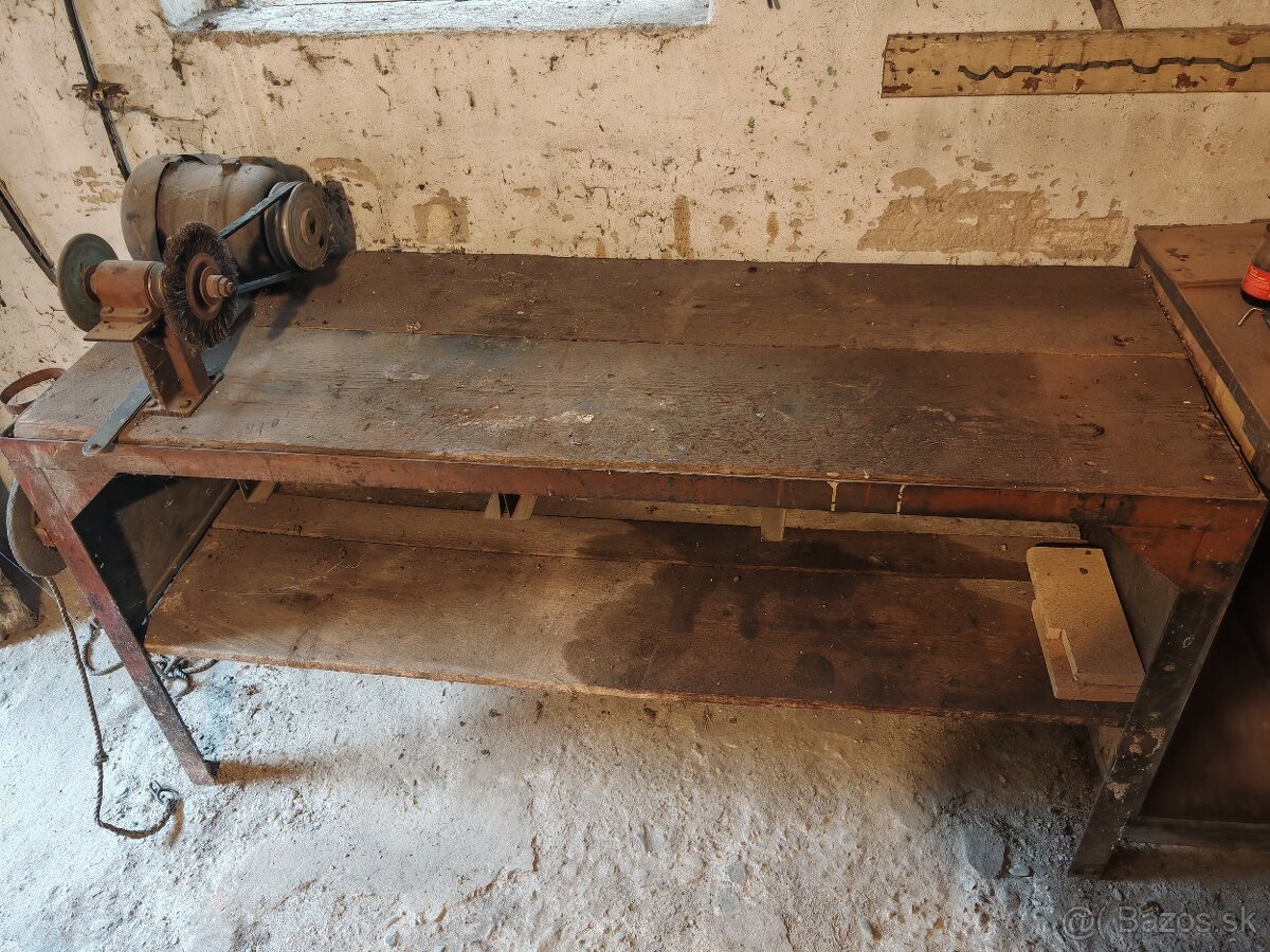 Brúska so stolom - 2