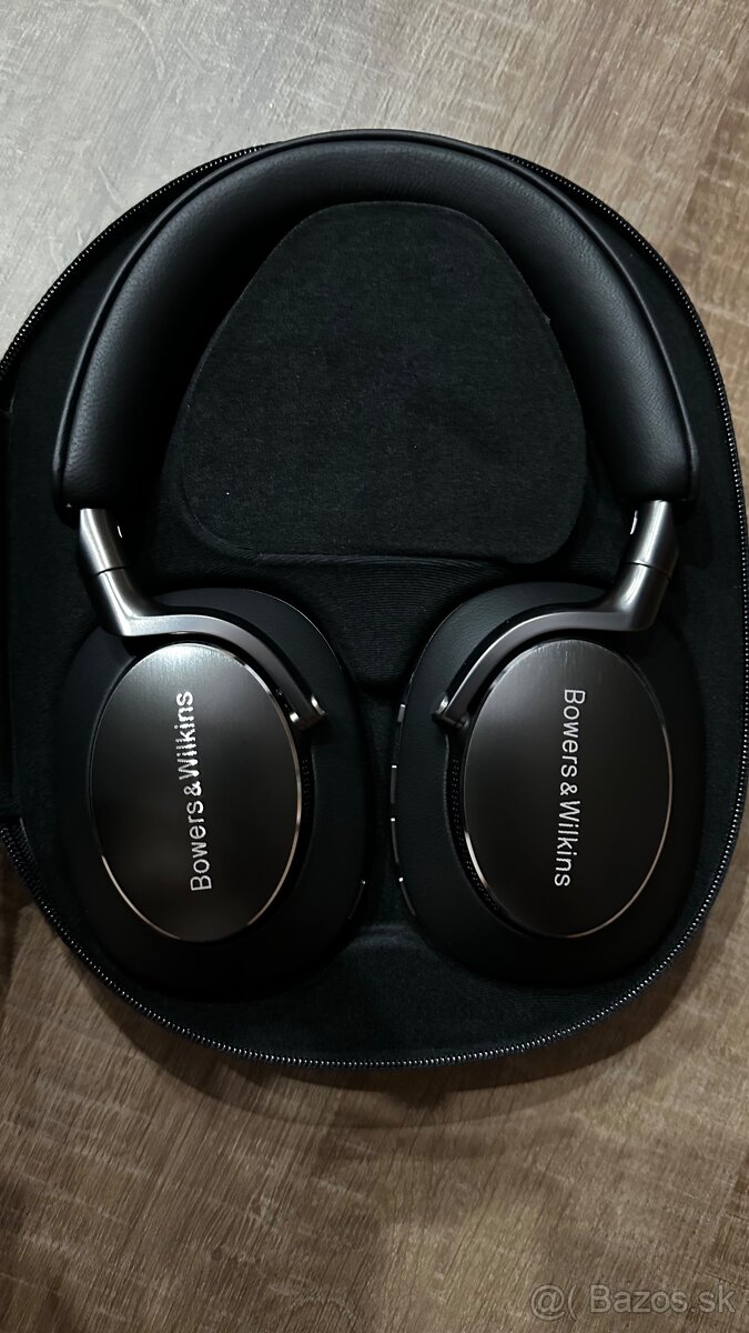 Bowers & Wilkins PX8 - 2