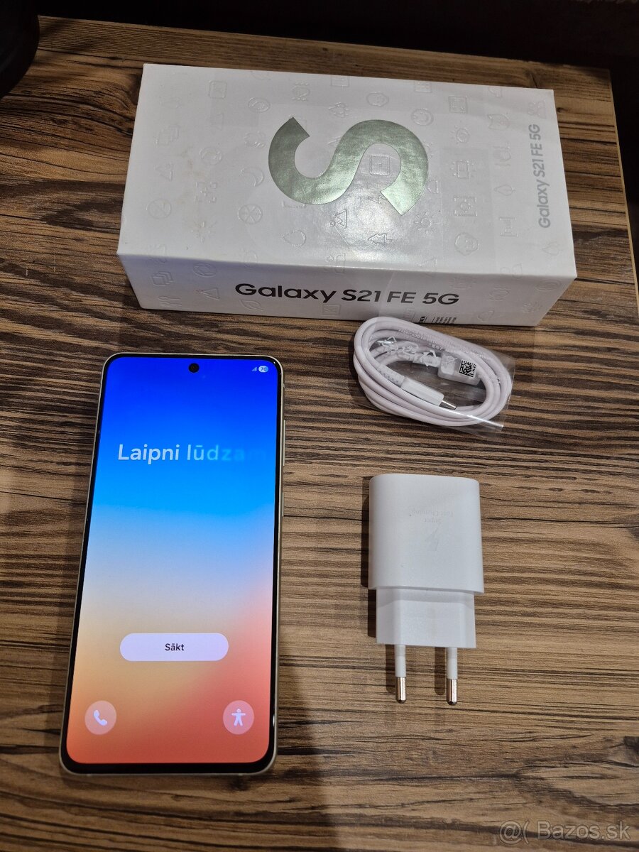 Samsung Galaxy S21 FE + nabíjačka + obaly - 2
