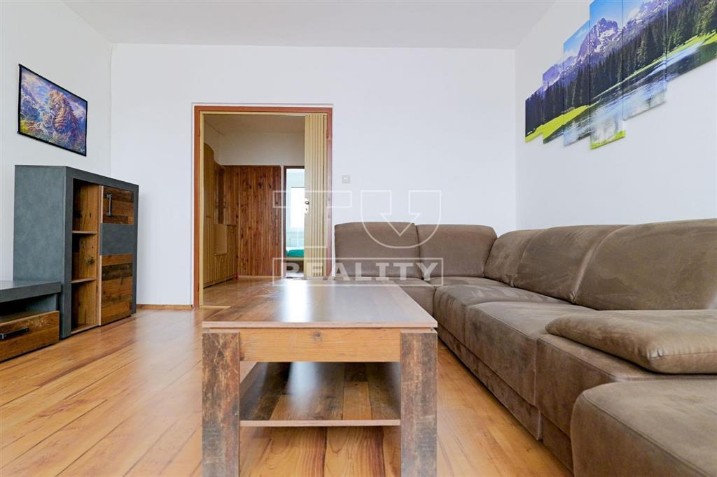 Priestranný 3-izbový byt s loggiou a zariadením v... - 2