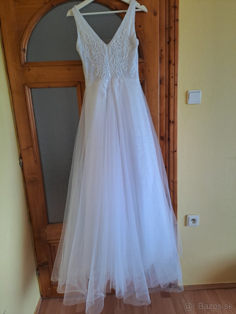 Trblietavé svadobné šaty - 2