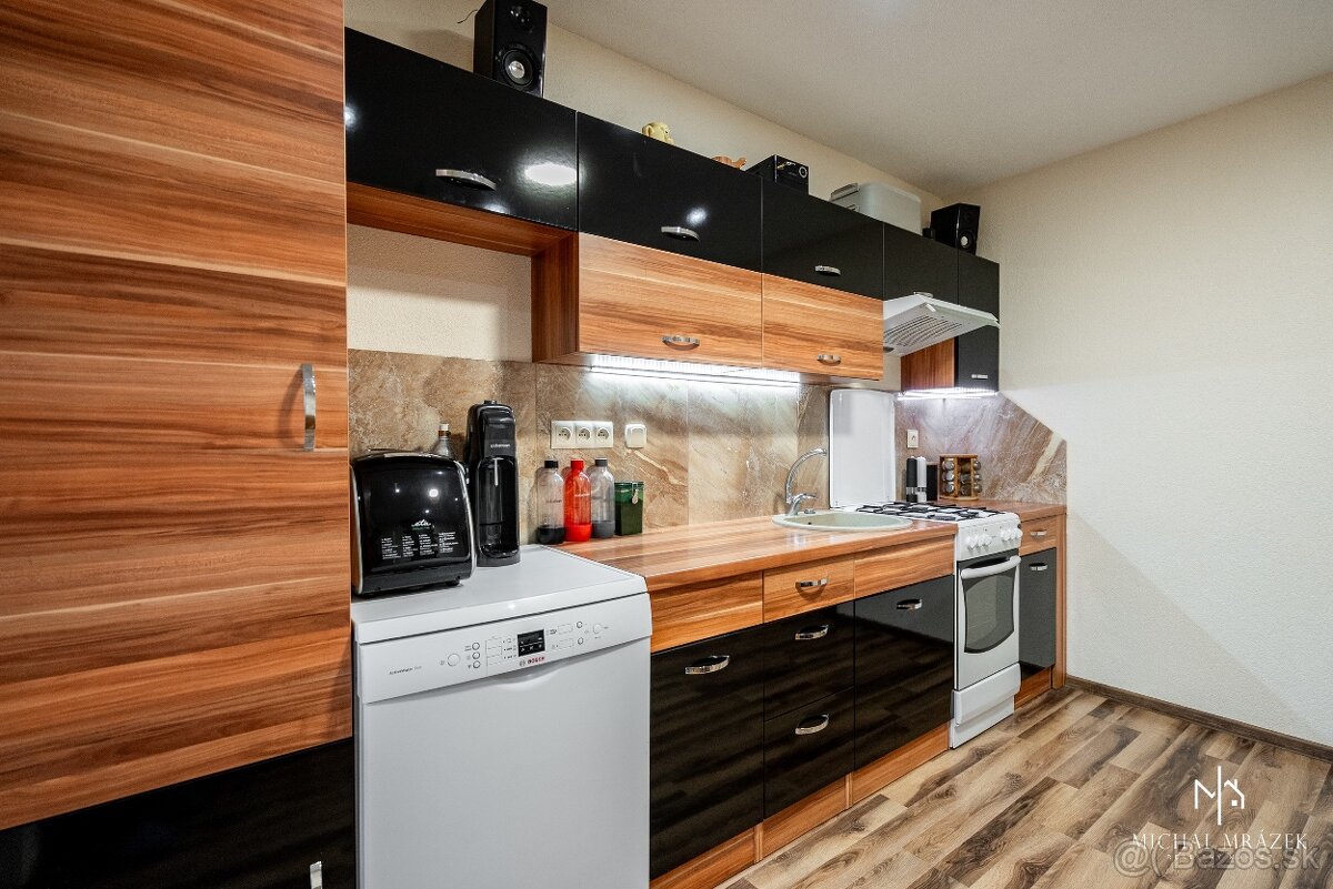 Ponúkame Vám exklizívne na predaj 4i byt po čiastočnej rekon - 2