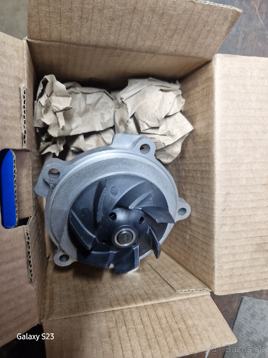 Vodná pumpa jeep cherokee kj 2.8 crd 120kw - 2